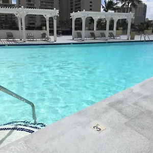 2 Bedroom Corner & Tropical Views 3* Honolulu